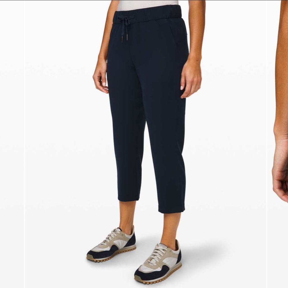 Lululemon On the Fly Crop *23" Jogger True Navy Blue Size 6 Small